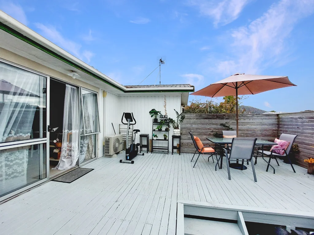 2 Bedroom Home with Spacious Deck & Double Carpark – Portage Road, New Lynn