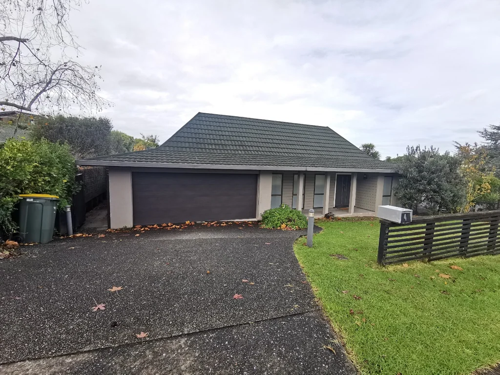 Beautiful and Spacious Family Home in Mairangi Bay