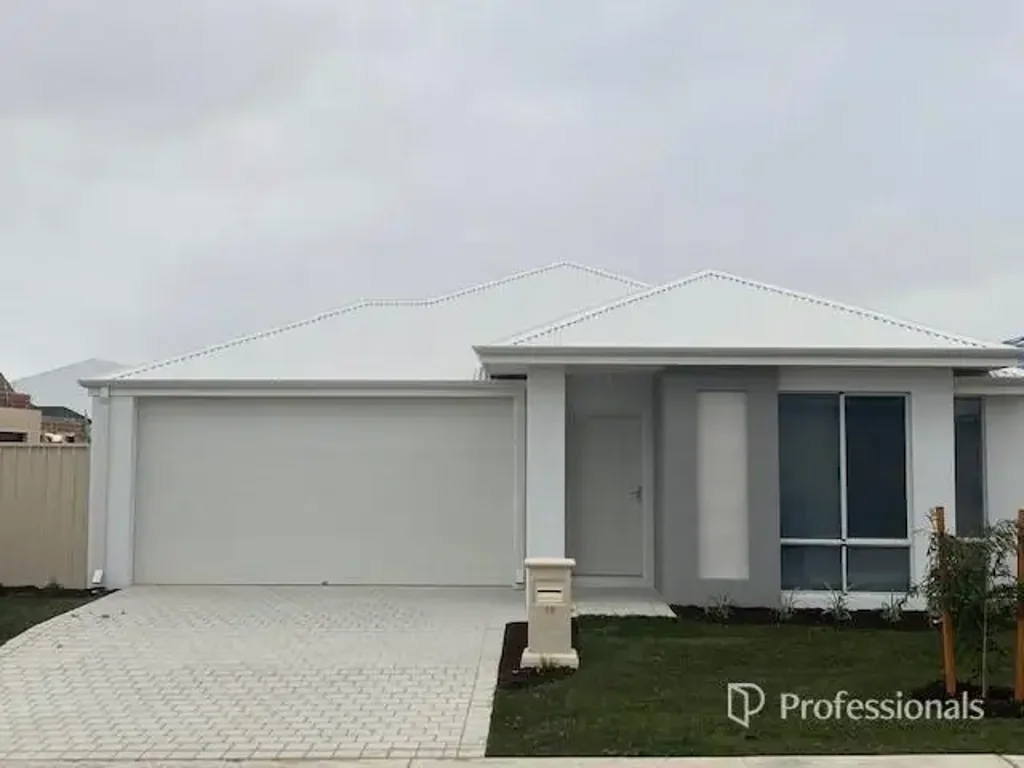Stunning 4x2 Home with Luxurious Features in a Prime Location!
