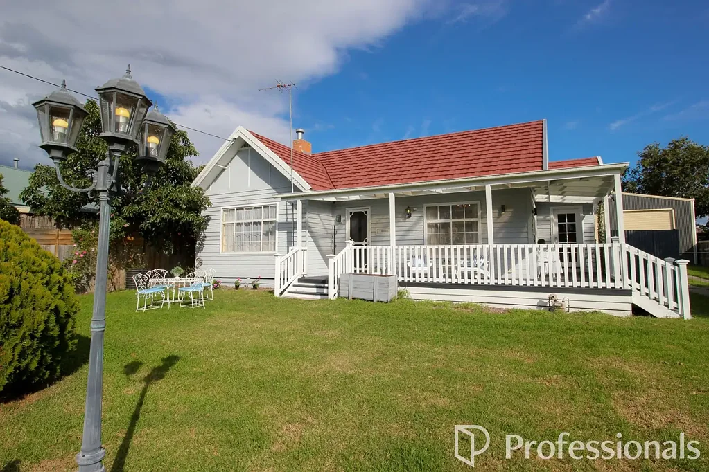 Rosedale 3 Slaapkamer OPEN HOUSE THIS SATURDAY - 11.00AM. 

CHARACTER  PERIOD STYLE 3 BED HOME IN QUIET LOCATION

HUGE NEW HIGH RISE SHED

PRICE ADJUSTMENT - NOW $525,000