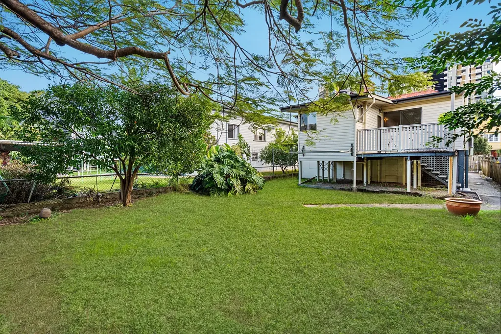 8 Flower Street, Woolloongabba, QLD 4102