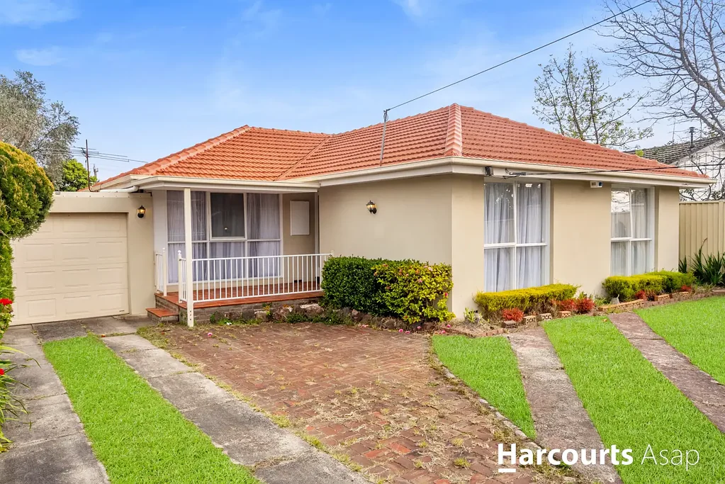 Dandenong North 4침실 Spacious, Stylish, and Perfectly Located – A Family Favourite in Dandenong North