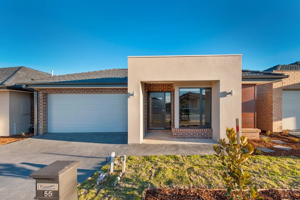 Beautiful Family Home in Prime Craigieburn Location - 55 Peppertree Parade