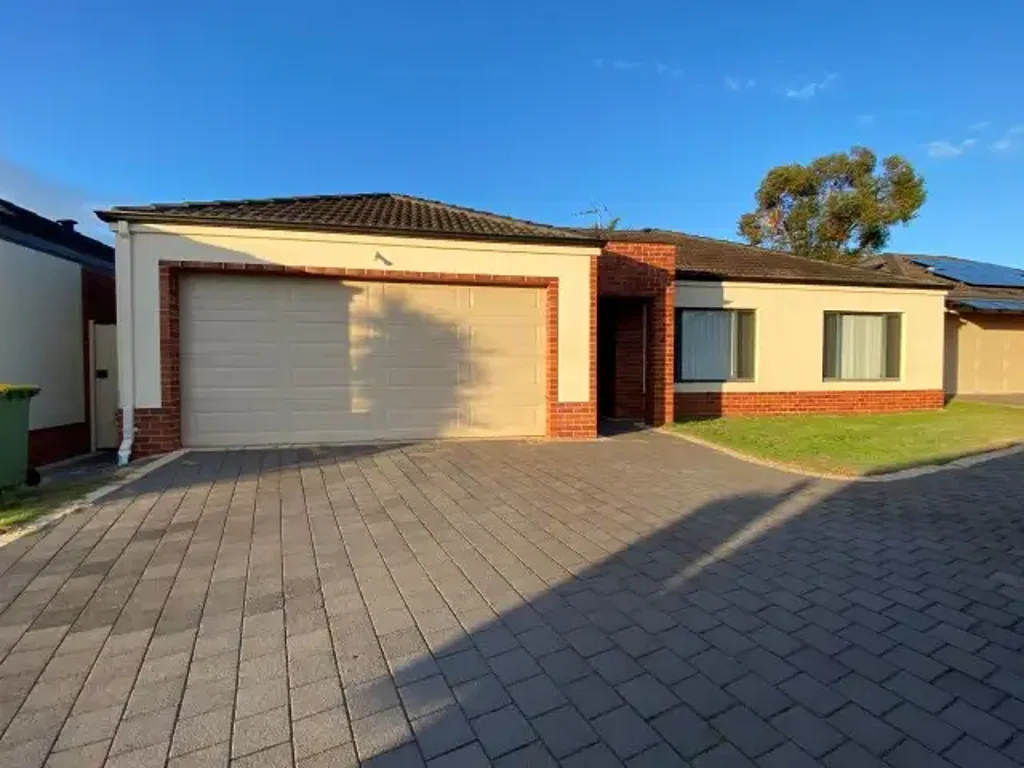 A Bright, Spacious  and Low Maintenance Villa !