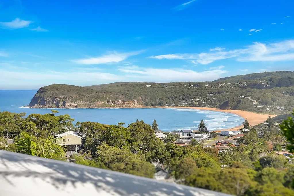 Copacabana 5房  Coastal luxury offering easy living with beach views