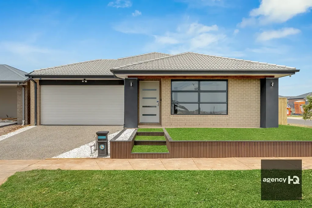 Brand New Luxury Family Home with 4 Bedrooms in Thornhill Park