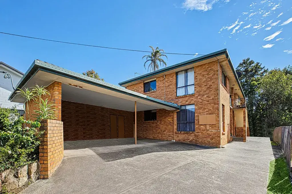 SPACIOUS THREE BEDROOM UNIT