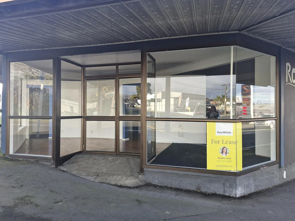 Te Awamutu  Consult rooms anyone? Lease me on the corner