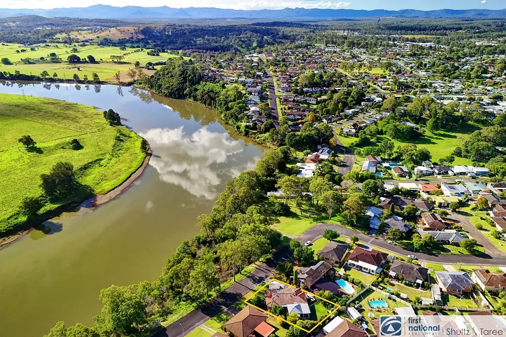 Taree 3 Bedroom Breathtaking Manning River Views from High on a Hill