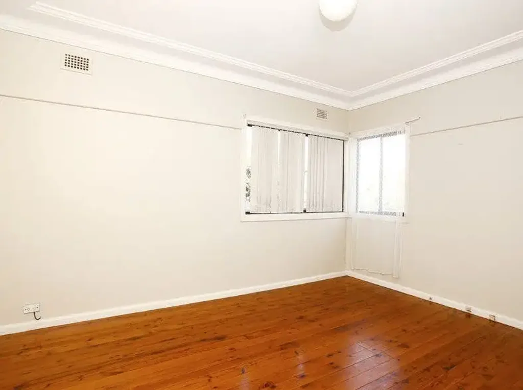 PRIME LOCATION!!!
