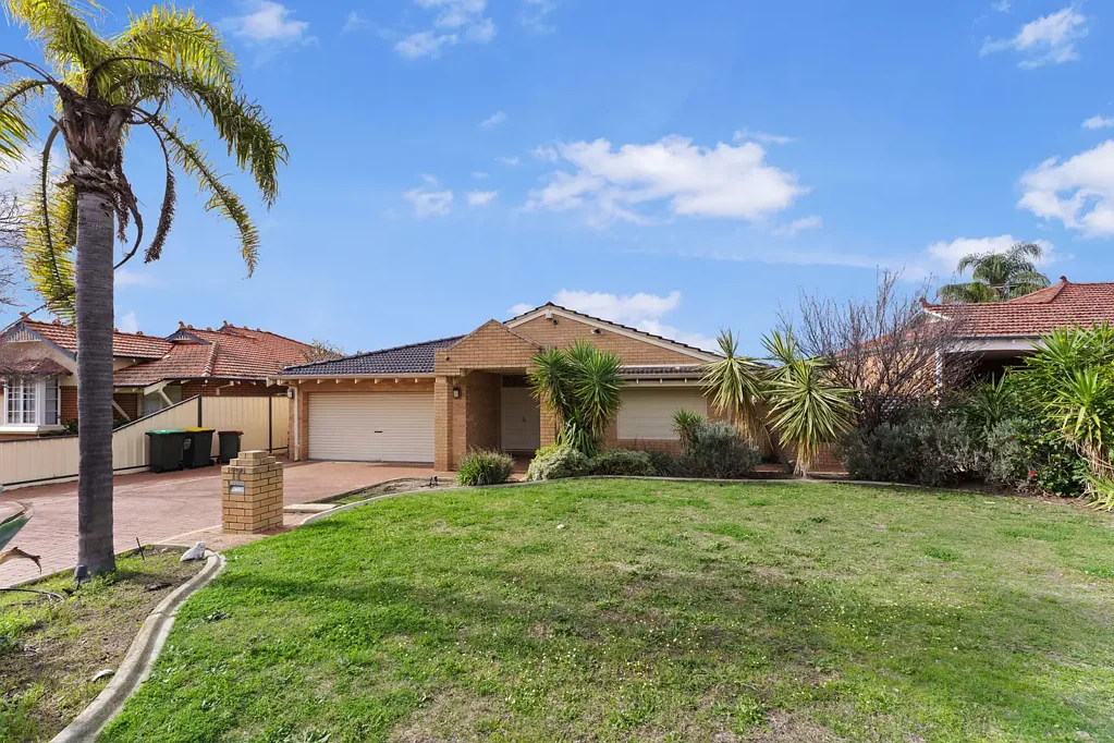 Spacious Family Living with a Pool on Meadowbrook Boulevard inside the St Andrews Estate.