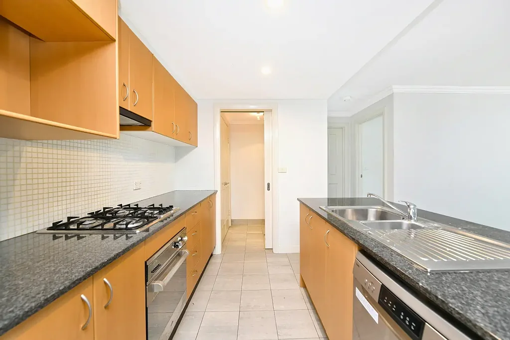 Oversized Apartment In Camperdown!