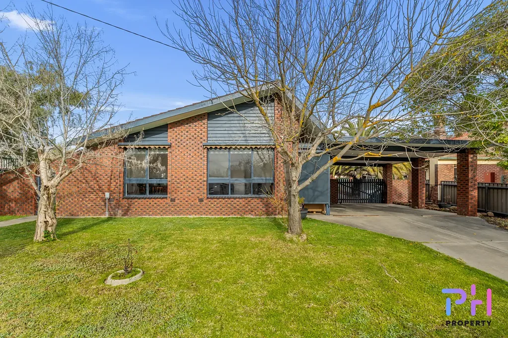 Bendigo 4Zimmer UPDATED FAMILY HOME WITH POOL, STUDIO AND SOLAR!