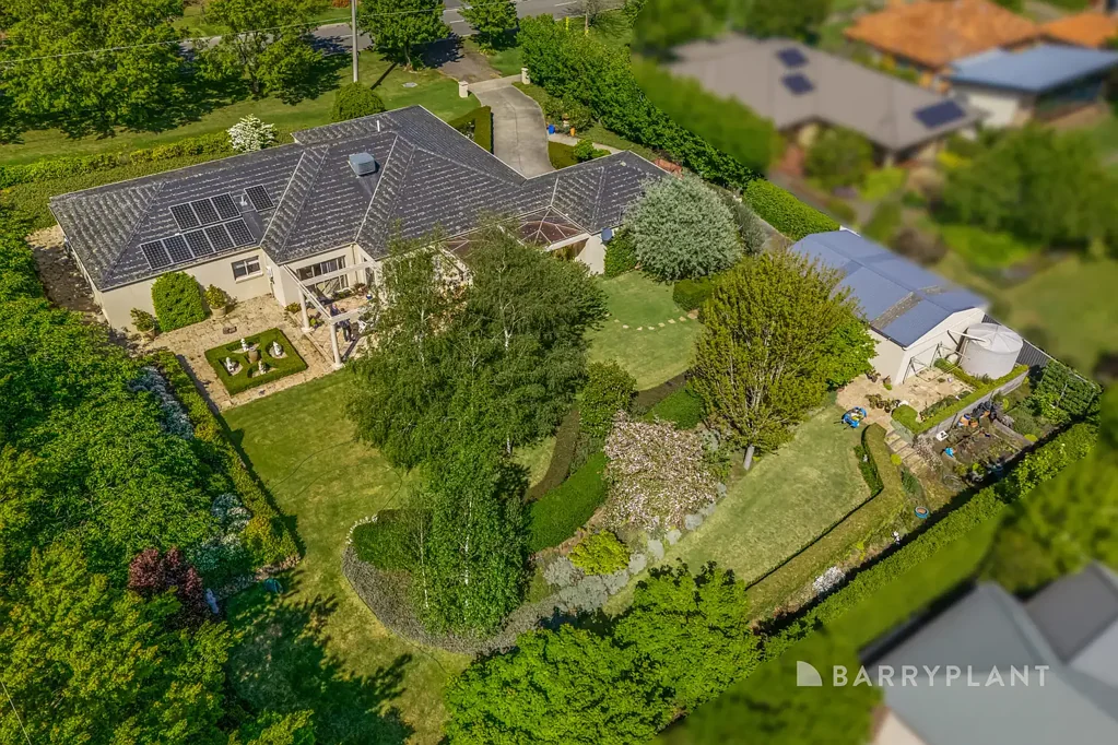 Buninyong 4房  Executive Home Surrounded by Breathtaking Gardens
