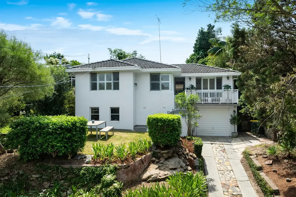 Jannali 3房 多功能附属住宅 阳光充沛生活区 良好厨房配置 三卧带衣柜 宽敞洗衣房 朝北草坪娱乐区 死胡同便利位置 Welcoming Family Home with Granny Flat