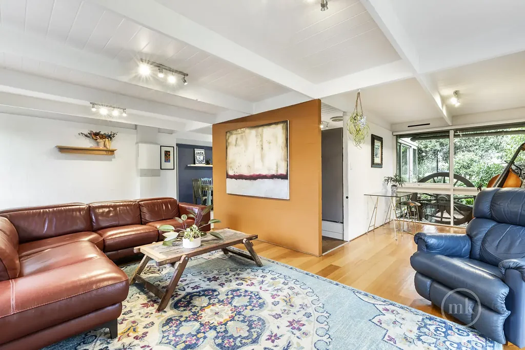 Eltham 3Moenga Spacious Indoor Outdoor Living. Parkside Position