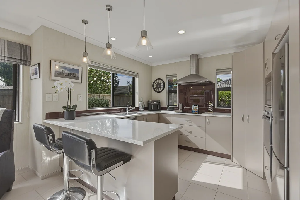 Papamoa 3ห้องนอน Sunny, secluded and spacious family home