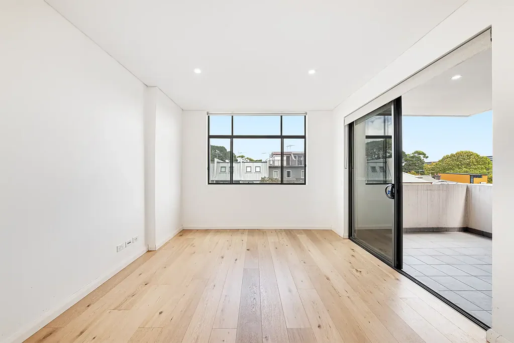 Fantastic Spacious One Bedroom Apartment with Ample Storage