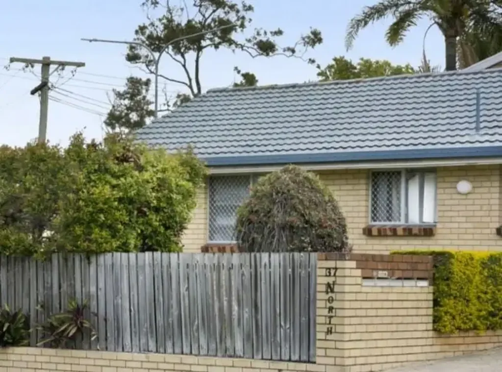 Room Only for Rent in two-bedroom Southport unit