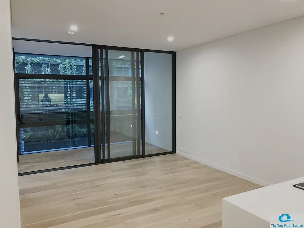 Central Park Brand New  2-Bed plus study Apartment in DUO