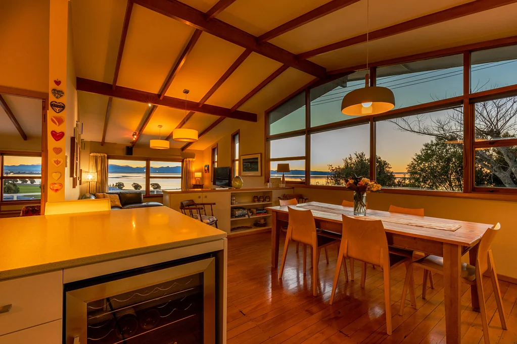 Atawhai 4ห้องนอน Timeless style with sun-soaked sea views
