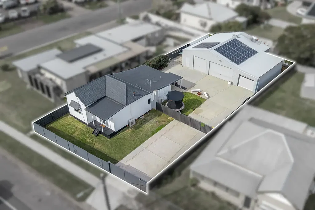 Cessnock 3 Bedroom Ultimate Dream Home for Car Enthusiasts, Toy Lovers or Tradies with a 182sqm Shed