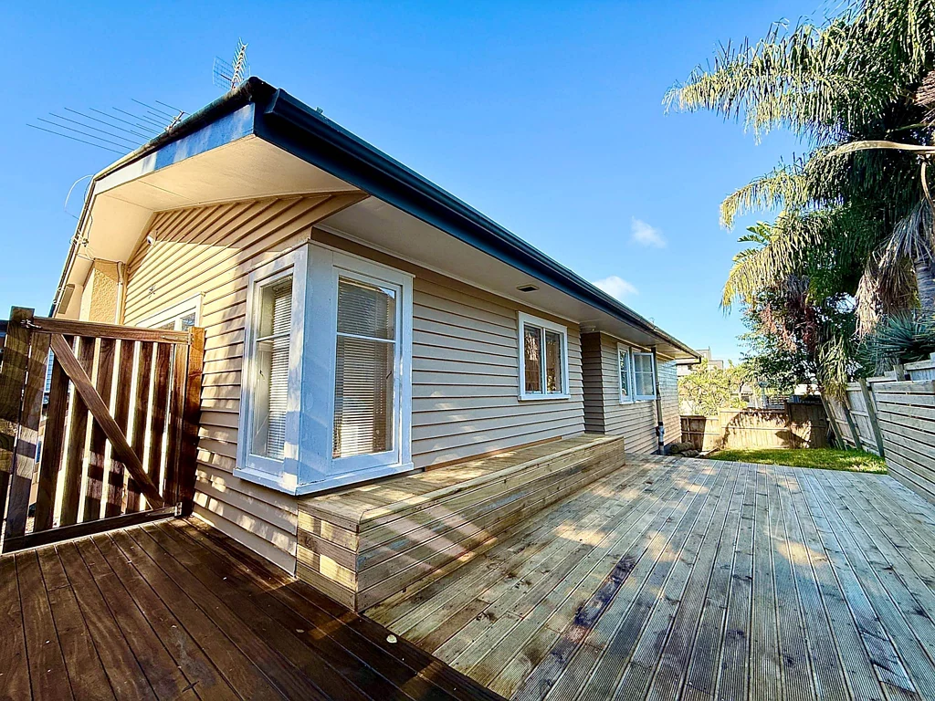 Elegant Four-Bedroom Family Retreat in a Prime...