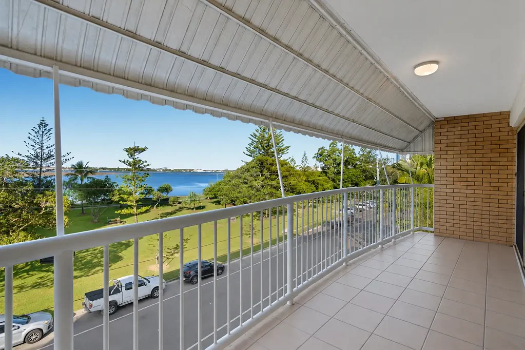 Labrador 2房  Front Row Broadwater Living on the Golden Mile!