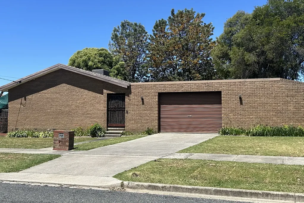 Private & Secure Home with Detached Bungalow – $490 per week