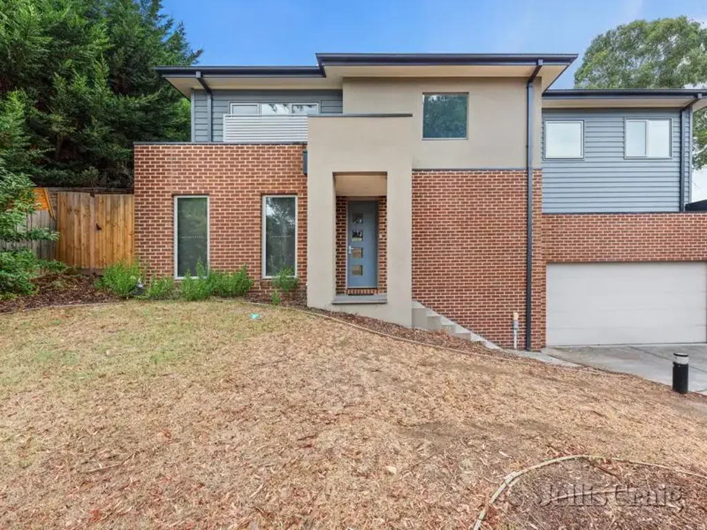 Spacious Townhouse In Convenient Location