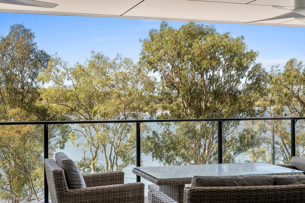Maroochydore 3房  Top Floor. North-East Aspect. Absolute Riverfront Living.