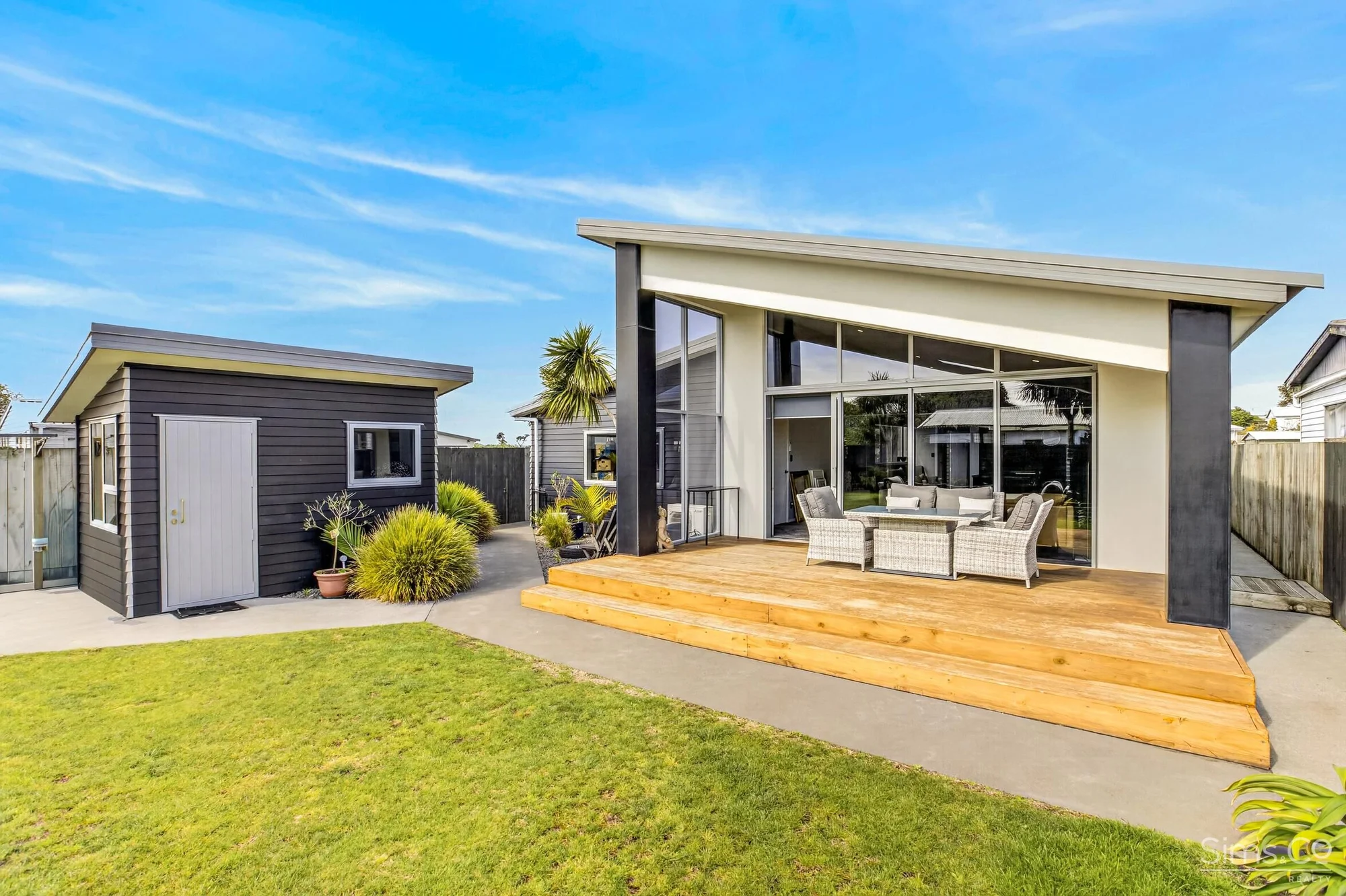 Castlecliff 4 Bedroom Contemporary Coastal Living