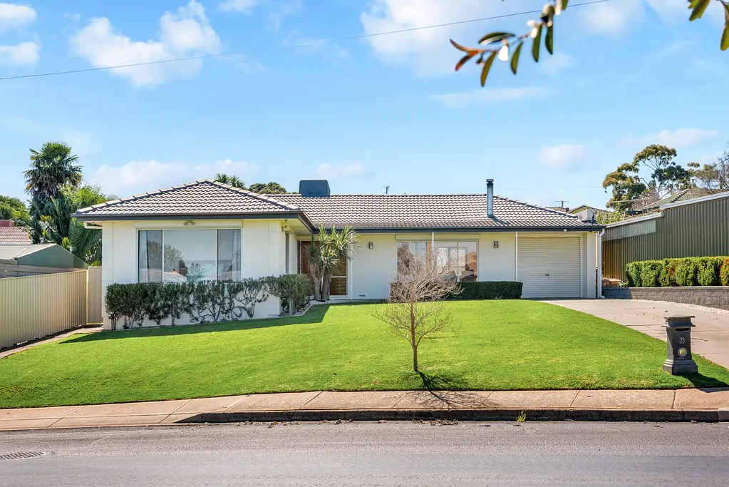 Morphett Vale 3房  A beautiful family home on a great size block