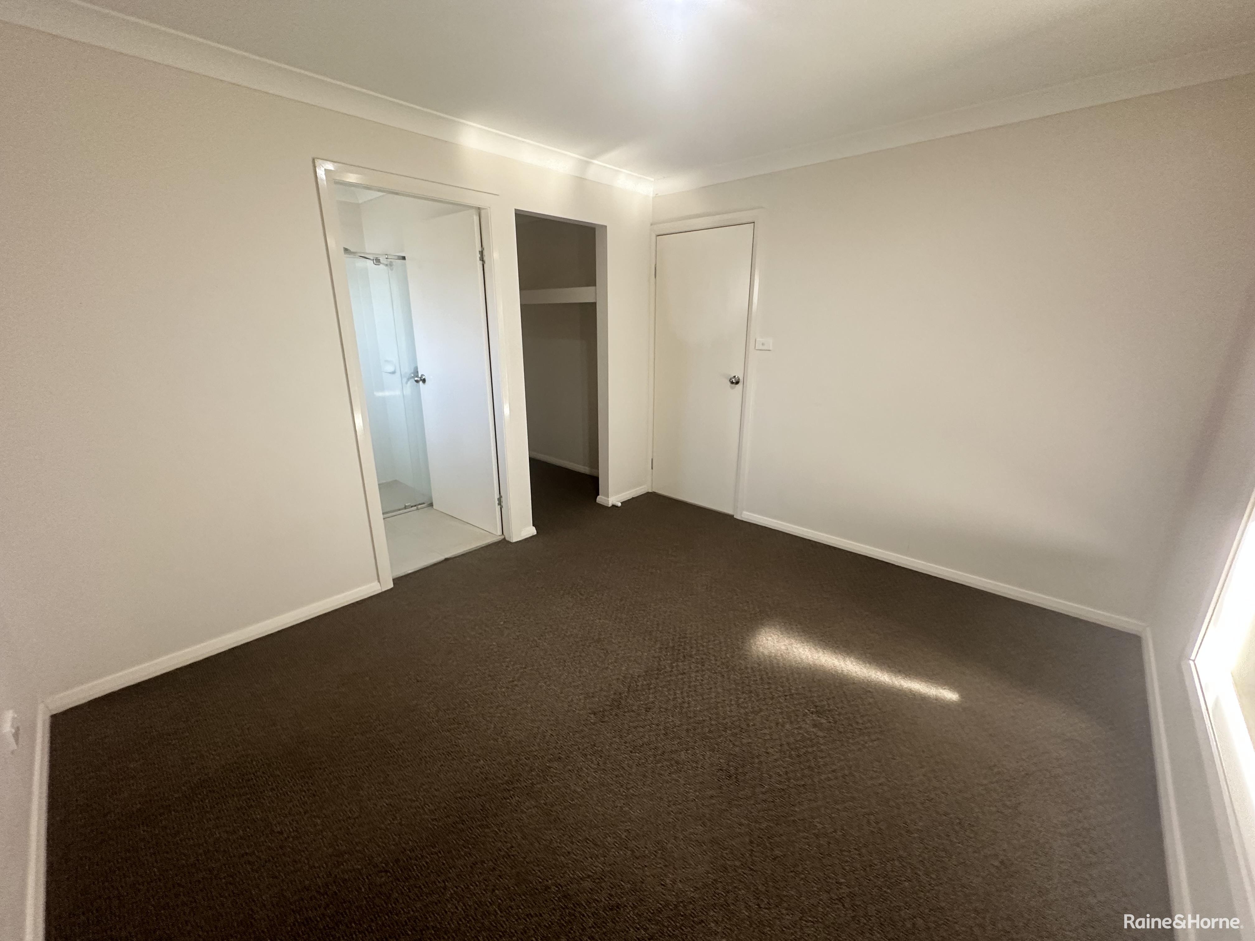 24 FLEMMING CR, WEST TAMWORTH NSW 2340, 0部屋, 0バスルーム, House