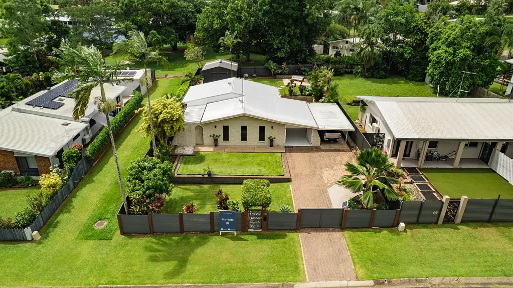 Trinity Beach 3房  Effortless Tropical Living with Large Yard and Shed