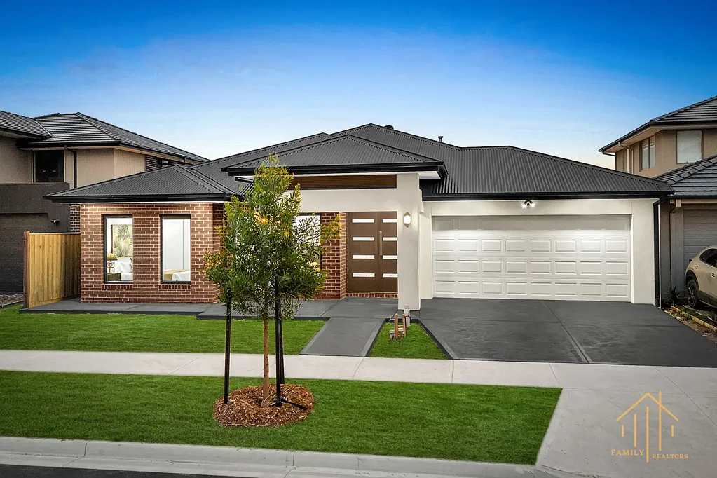 Clyde North 4 Bedroom Brand New Sophisticated Two-Master Bedroom Family Home With Luxurious Features & Finishes!!