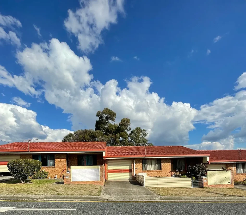 Stanthorpe 6房  Exceptional Investment Opportunity - Block of 3 Units in Central Stanthorpe