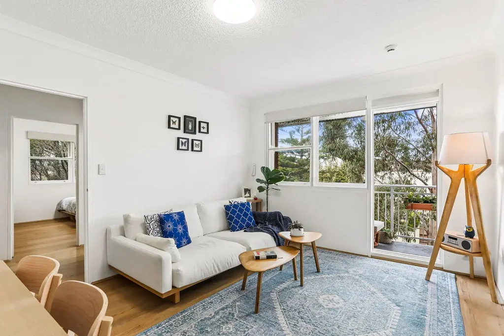 Dulwich Hill 2Kwarto TOP FLOOR APARTMENT IN A THRIVING INNER WEST LIFESTYLE HUB