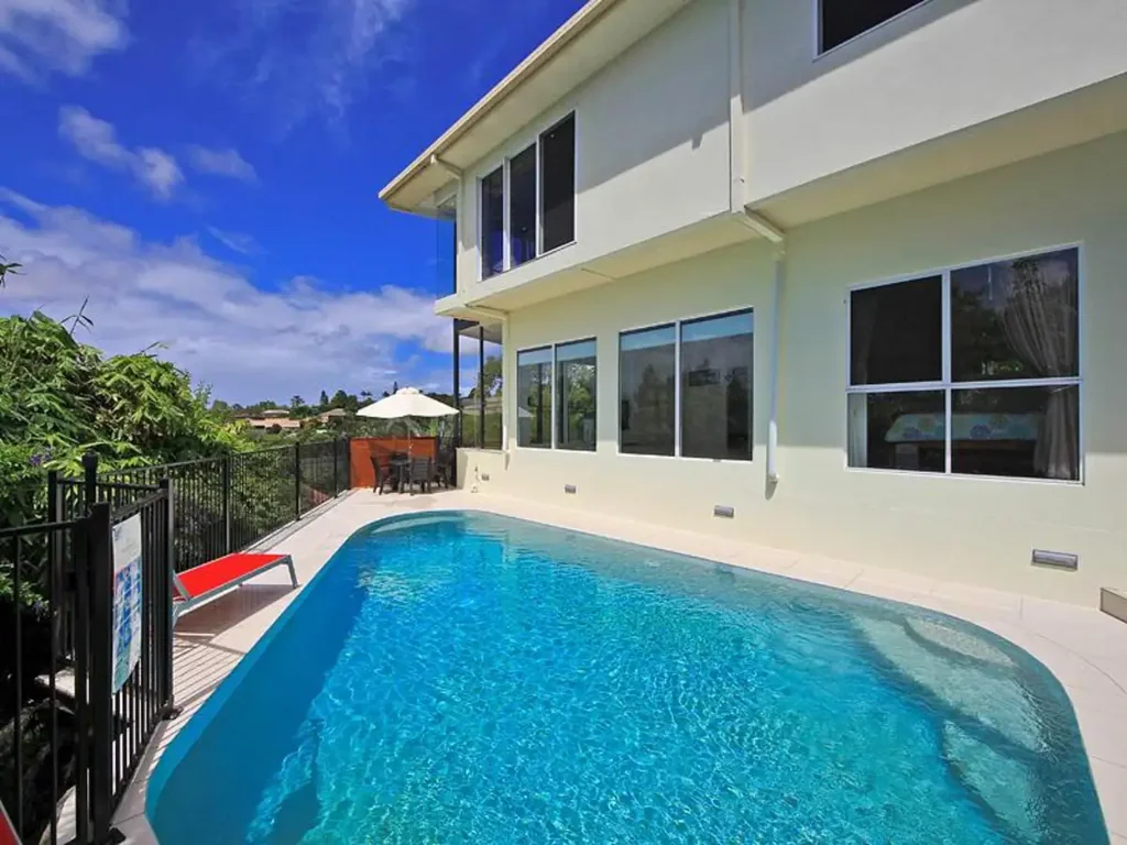 LARGE DUPLEX WITH SKYLINE VIEWS!!!