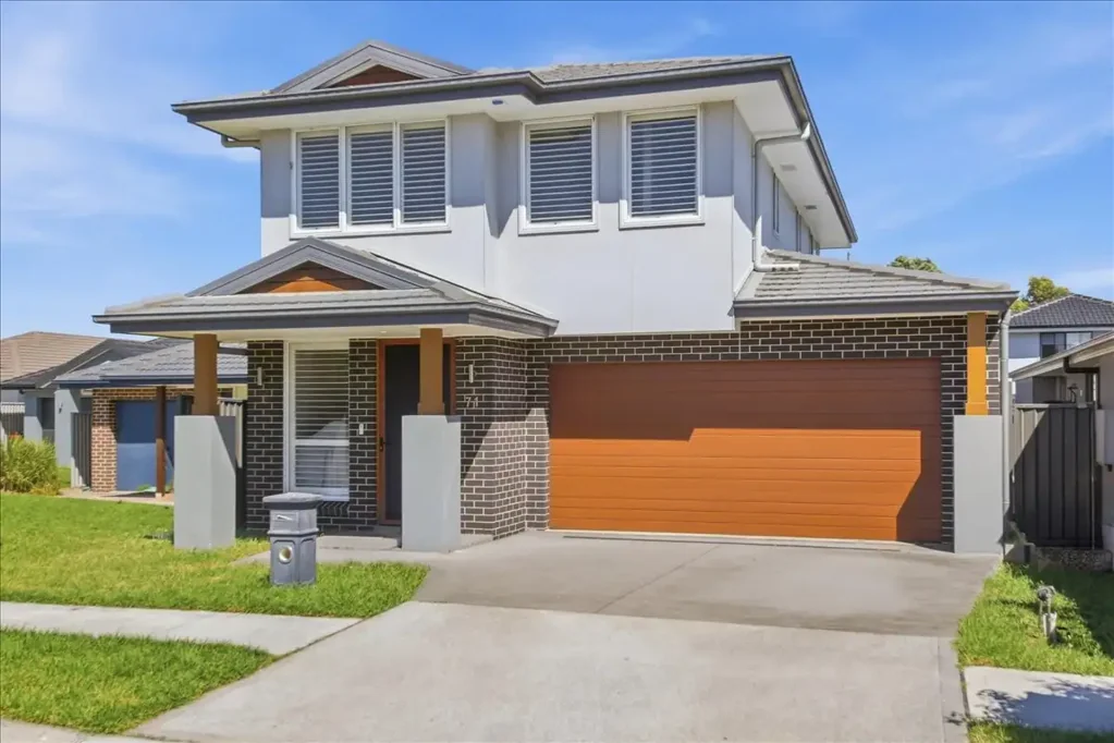 Gregory Hills 4 Bedroom Easy Living !
