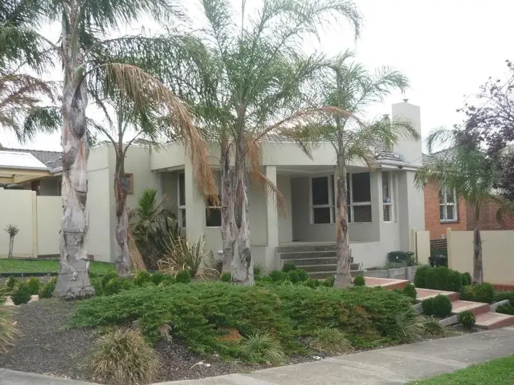 Immaculately Presented Modern Home with Spa Ensuite and Entertainer's Deck