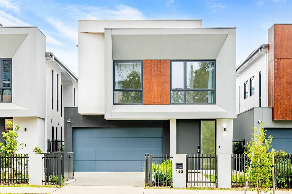 Norwest 5房  Torrens Titled Family Home in a Premier Norwest Location