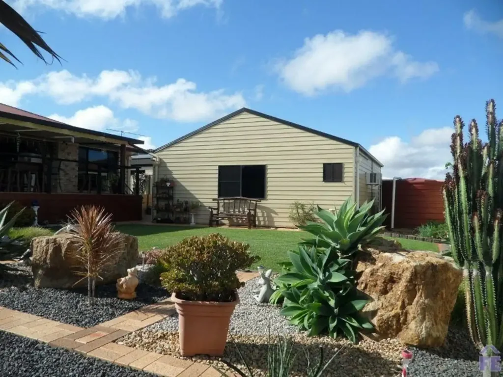 Fully furnished 1 bedroom granny flat