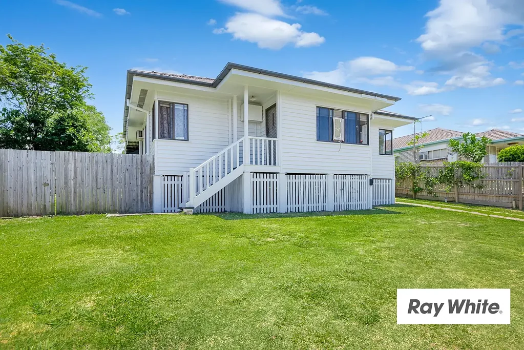 Large 3 Bedroom, 3 Bathroom House