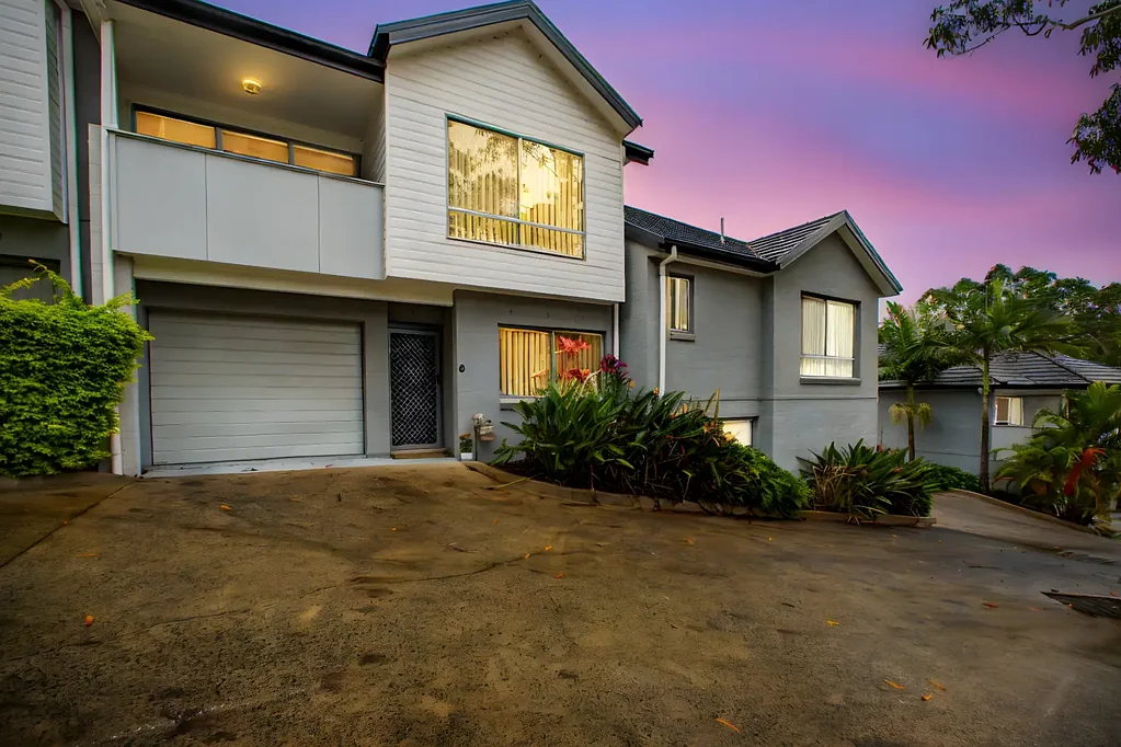 Erina 3房  Split-Level Townhouse with Courtyard, Balcony & Lock-Up Garage