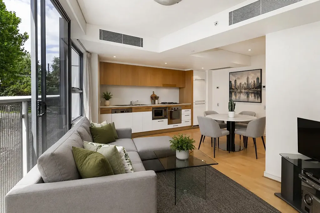 Furnished Apartment With Parking - Building With Pool, Gym & Concierge