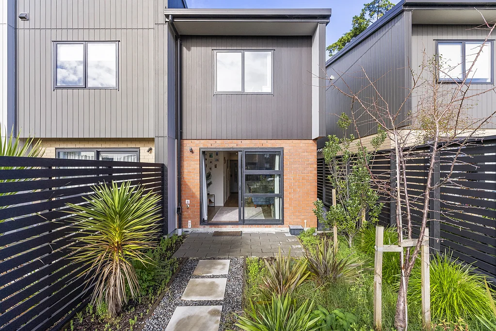 Glen Eden 2chambre Low-Maintenance Living Loaded with Lifestyle