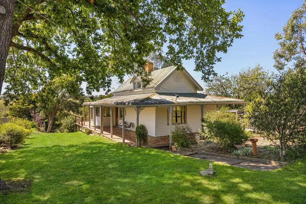 9 Melbourne Road, Gisborne, VIC 3437