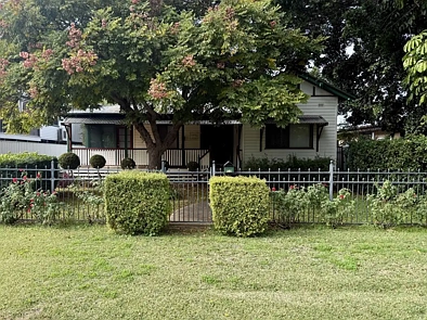 Moree 4房  Spacious Family Living with Self-Contained Granny Flat