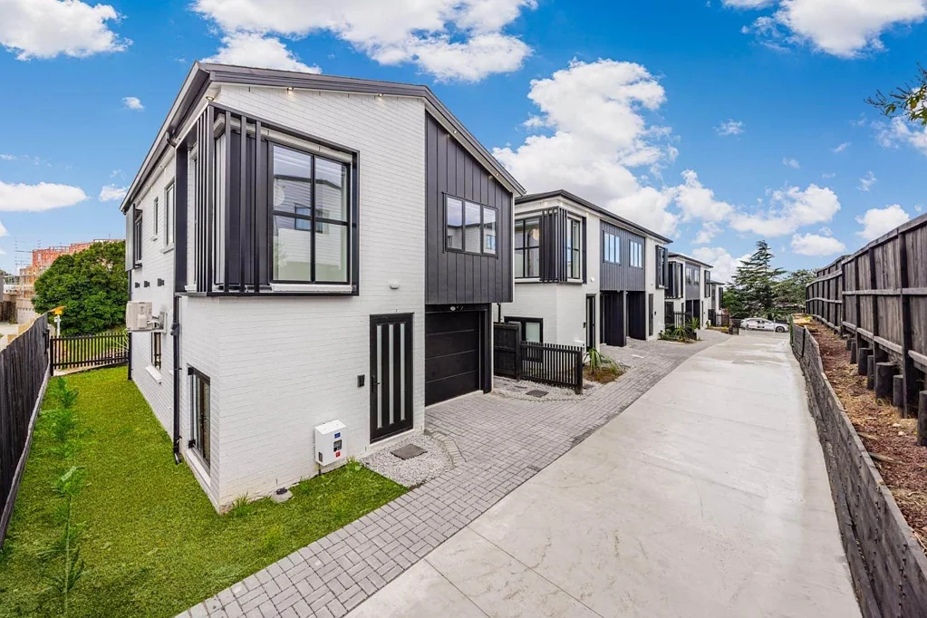 Papatoetoe 3 Slaapkamer Brand New Corner Site Homes in Papatoetoe